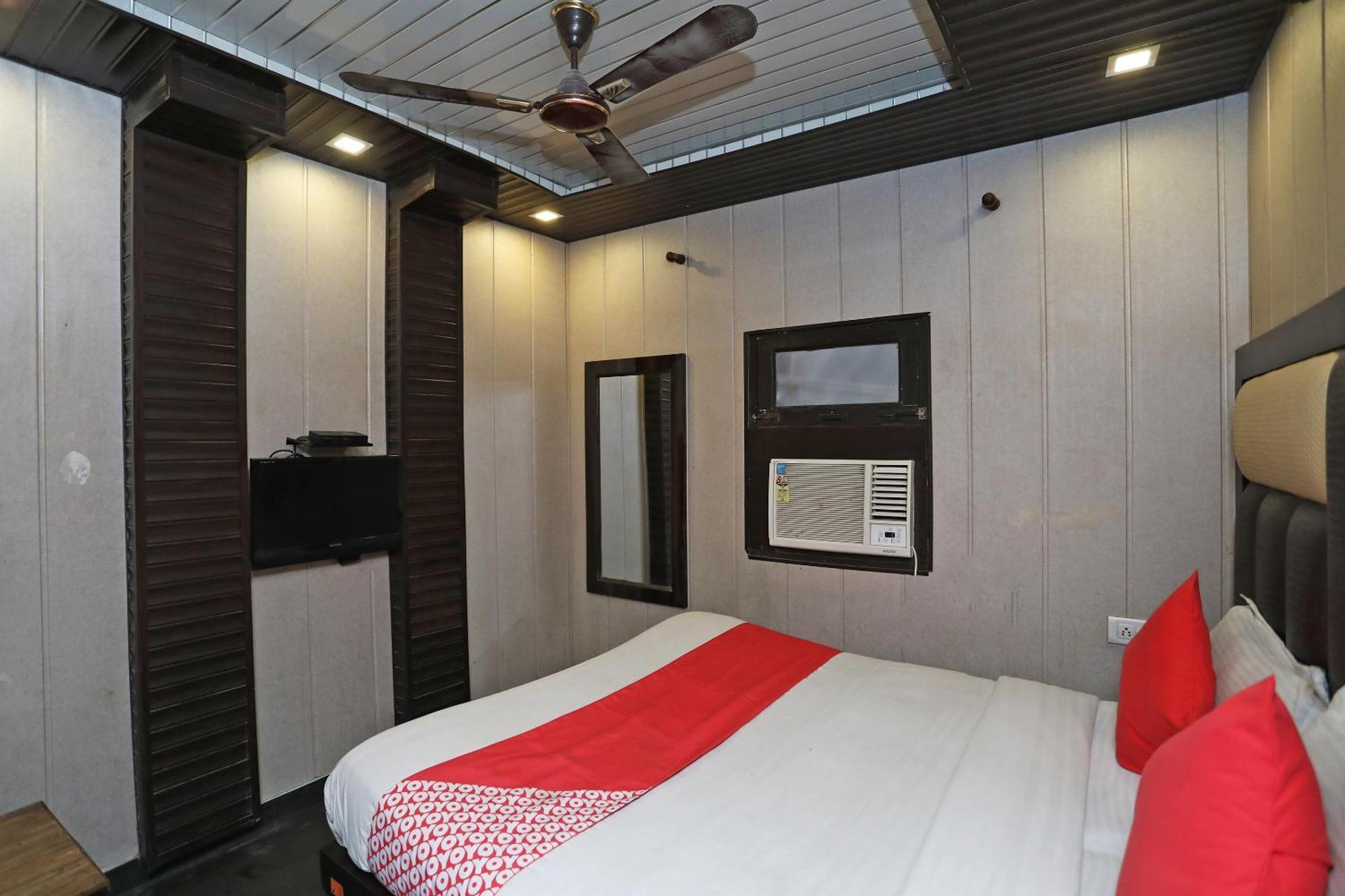 Hotel O Shri Sai International New Delhi Exterior photo