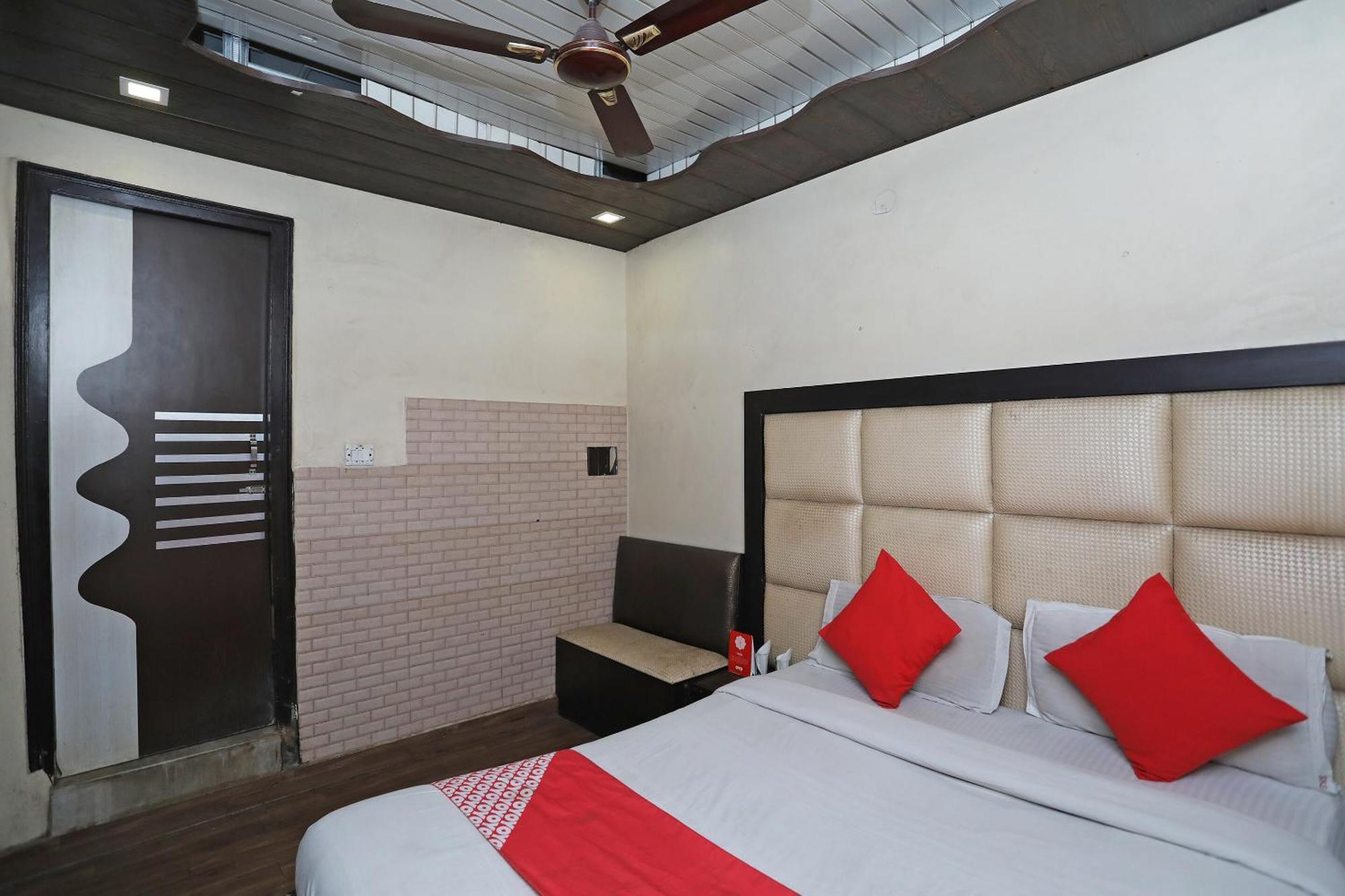 Hotel O Shri Sai International New Delhi Exterior photo