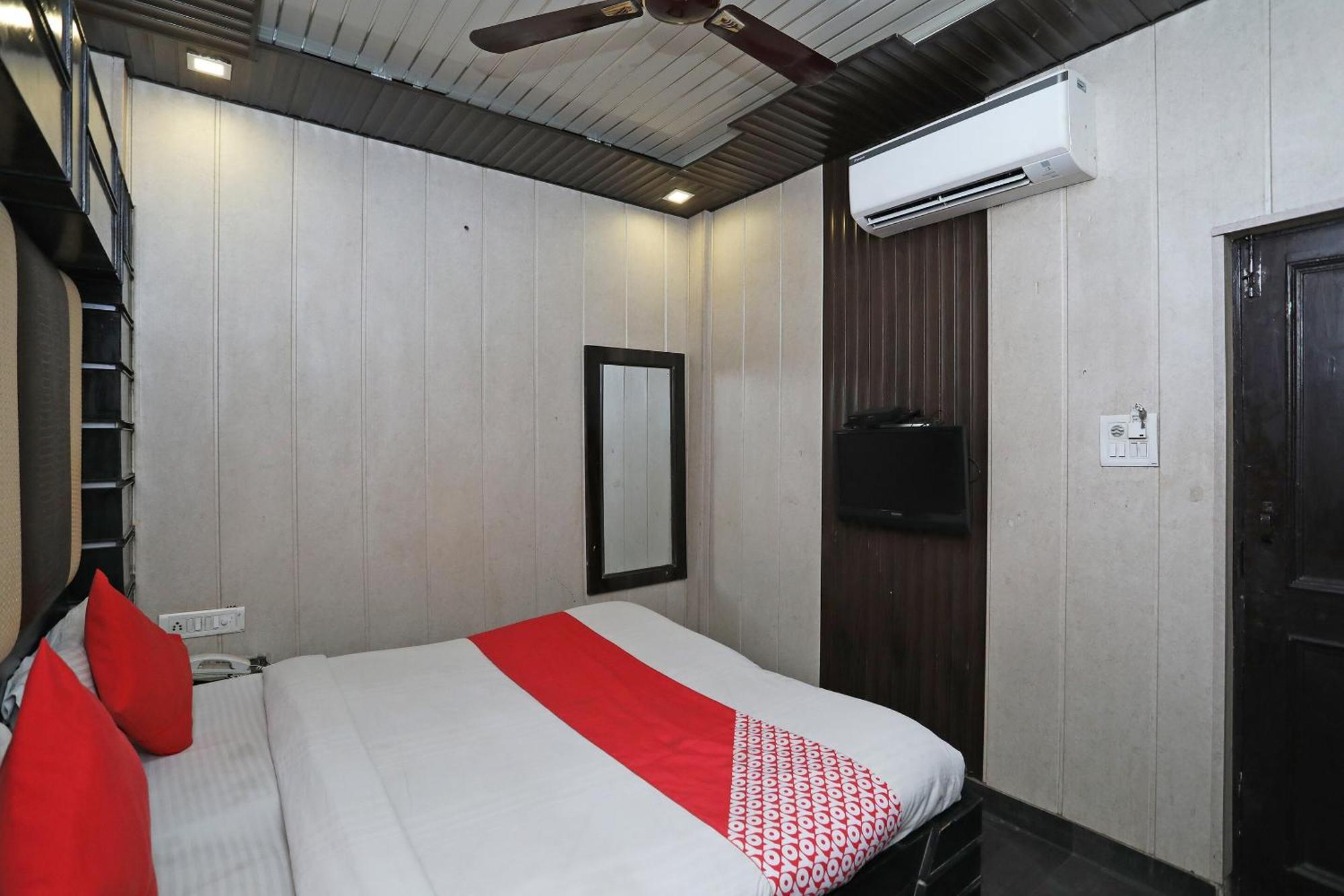 Hotel O Shri Sai International New Delhi Exterior photo