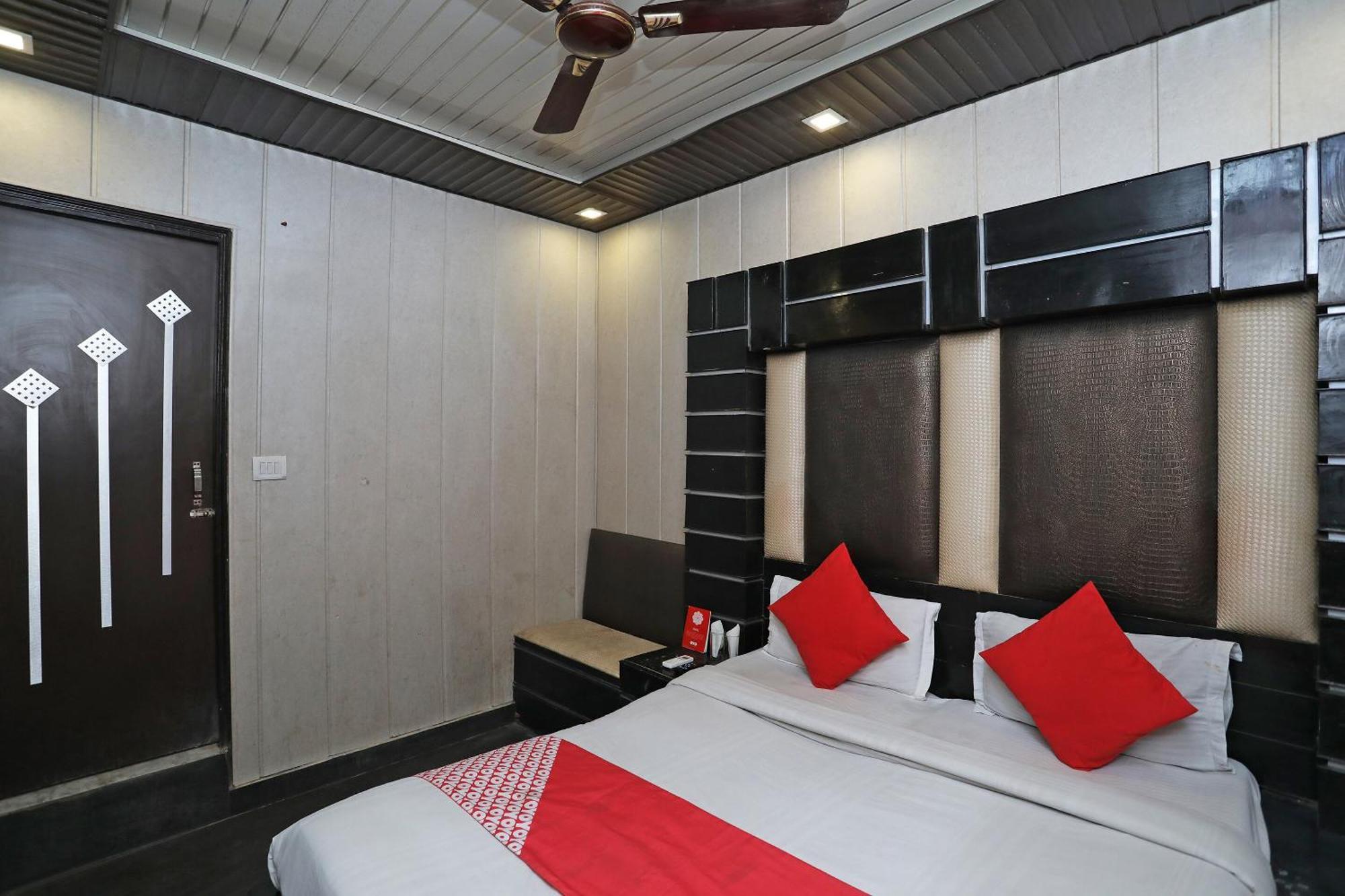 Hotel O Shri Sai International New Delhi Exterior photo