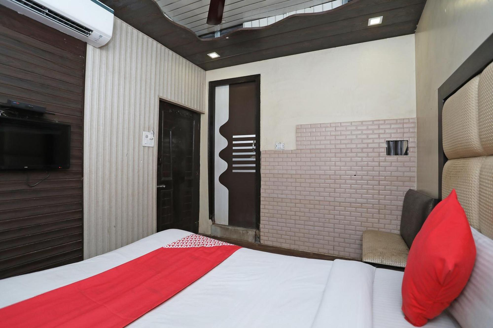 Hotel O Shri Sai International New Delhi Exterior photo