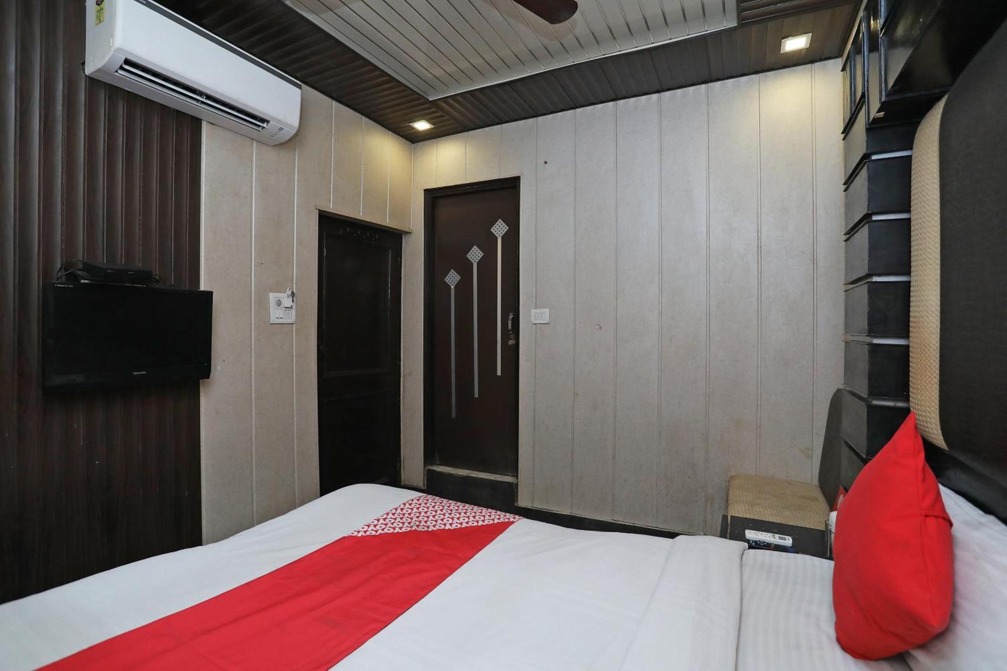 Hotel O Shri Sai International New Delhi Exterior photo