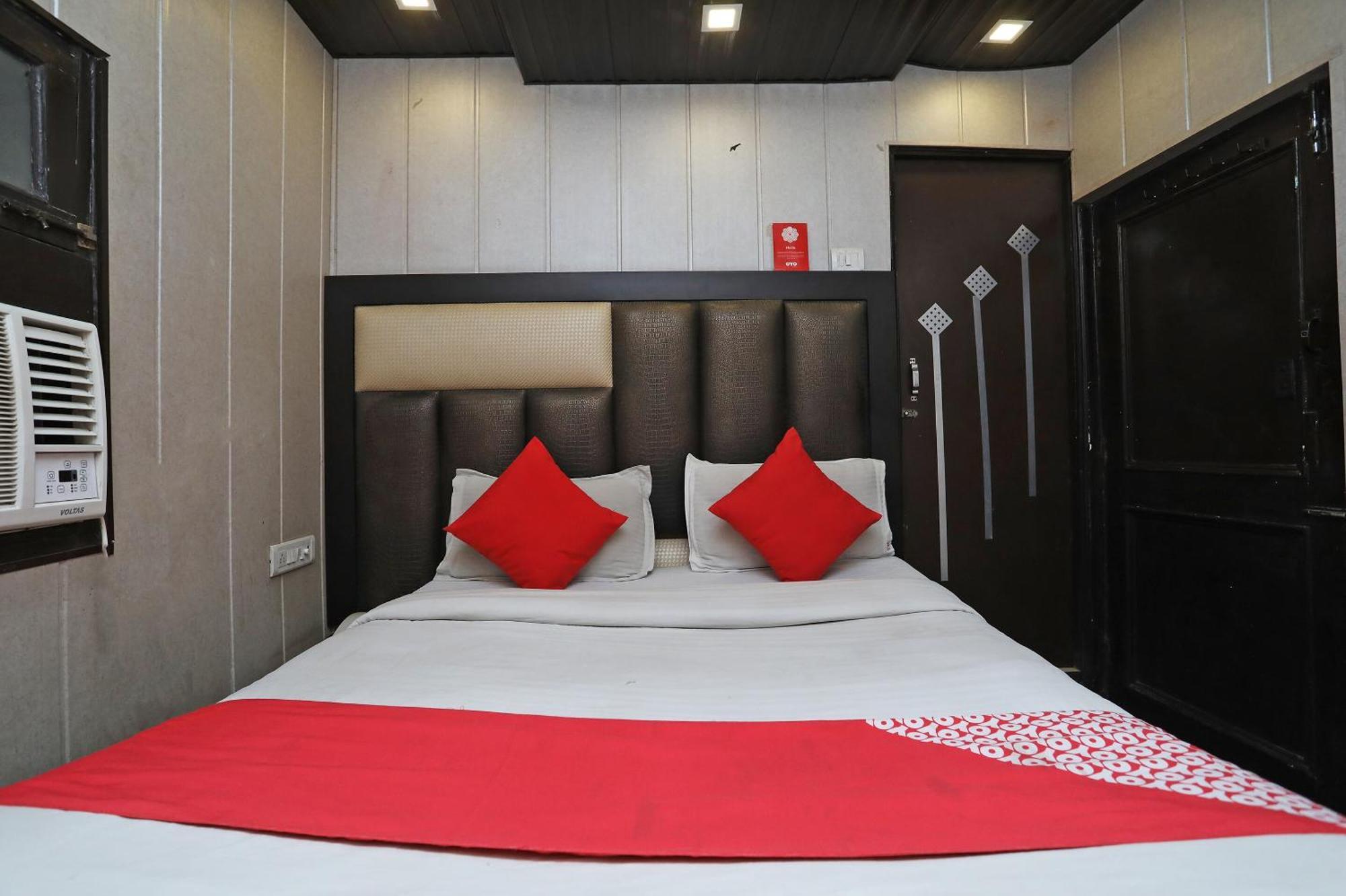 Hotel O Shri Sai International New Delhi Exterior photo
