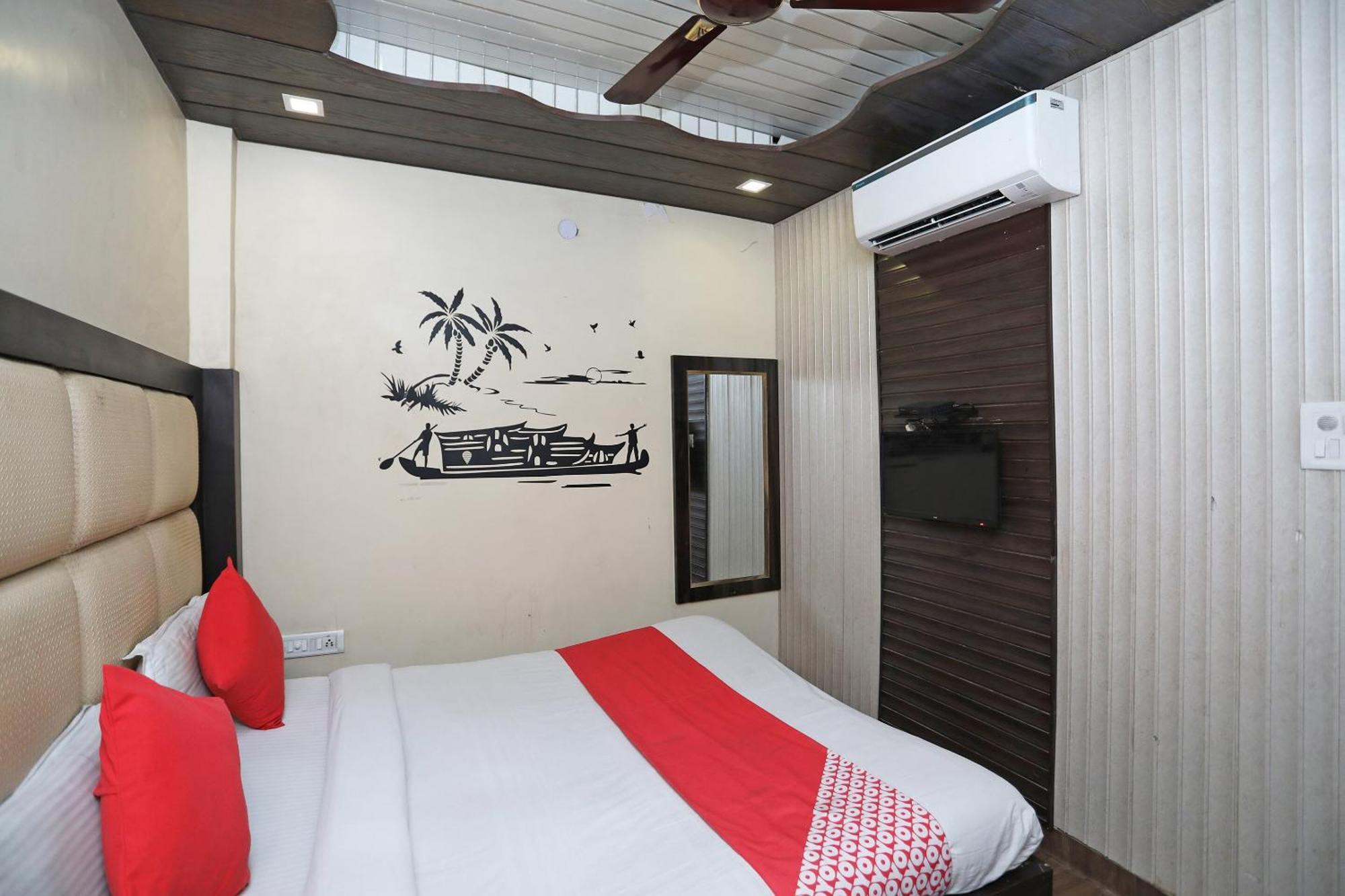 Hotel O Shri Sai International New Delhi Exterior photo